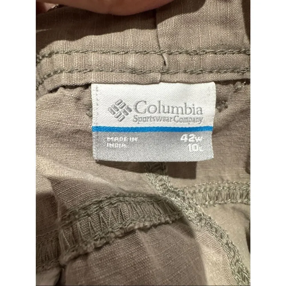 Columbia Men's Cargo Shorts in Taupe Beige